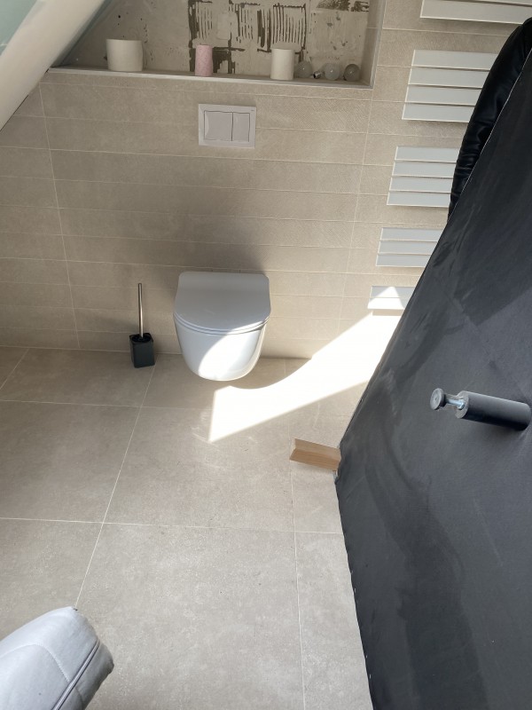 Installation finale des sanitaires et accessoires