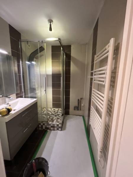 État initial de la salle de bain avant rénovation